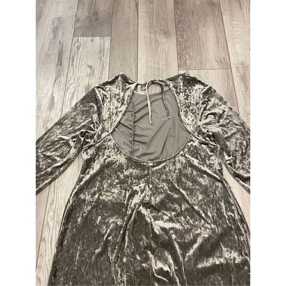 Future Collective faux crushed velvet, silver/gray long maxi dress size 2X - Picture 12 of 12
